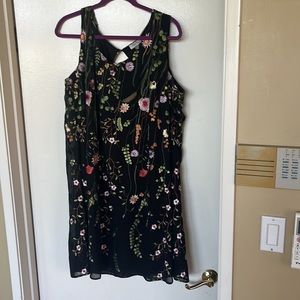 Pretty dress with slip and  chiffon Overlay with embroidered floral pattern.